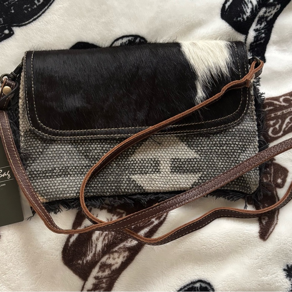 Myra cross body